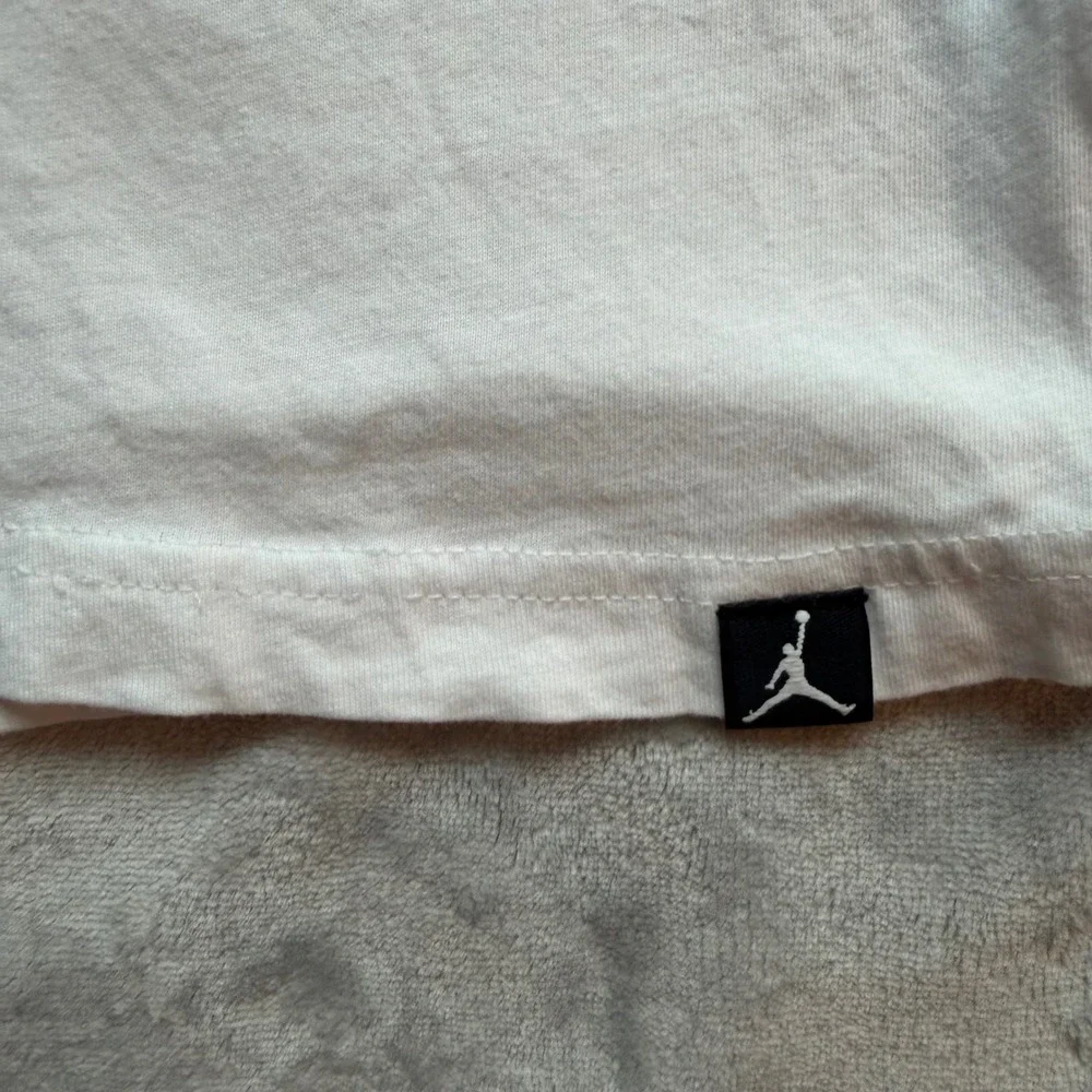 Jordan T-Shirt Mens M White Jumpman Air Standard Fit Embroidered Logo Tee